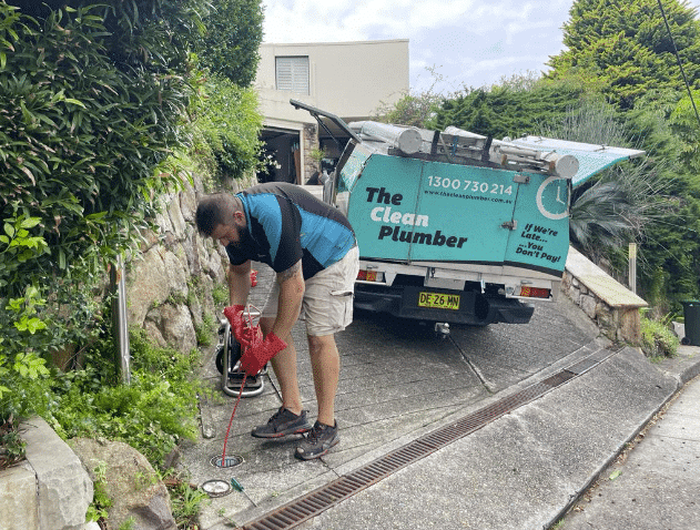 Blocked drain jet-blasting job — The Clean Plumber